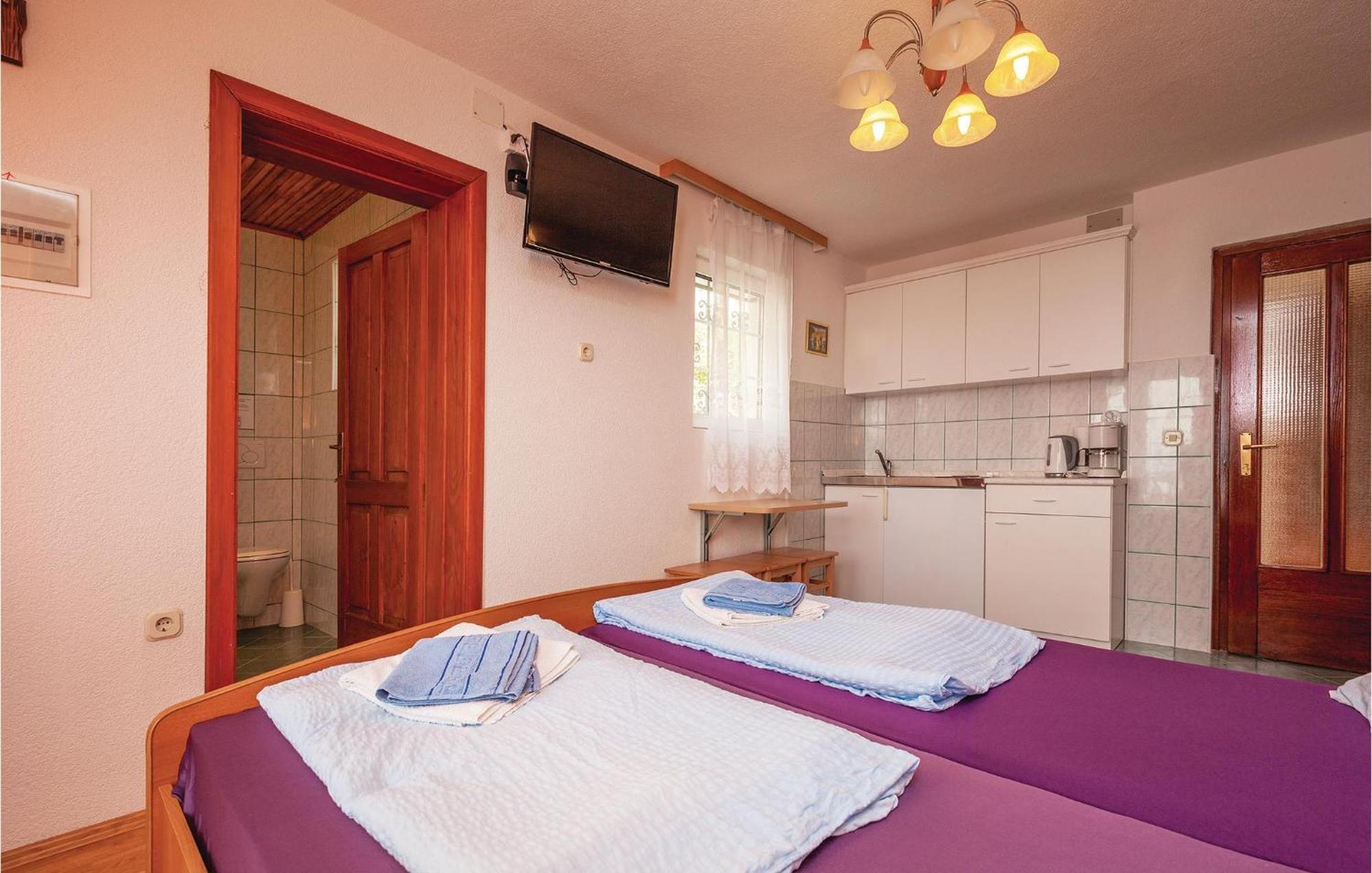 Nice Apartment In Crikvenica With Kitchen Ngoại thất bức ảnh